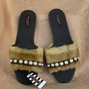 Henri Bendel flat sandals